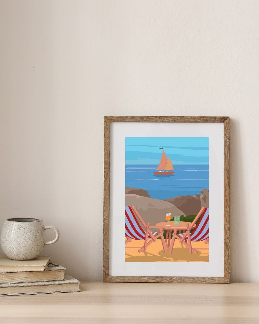 Affiche d'un transat sur une plage du Pays Basque dans un cadre en bois, en décoration minimaliste.