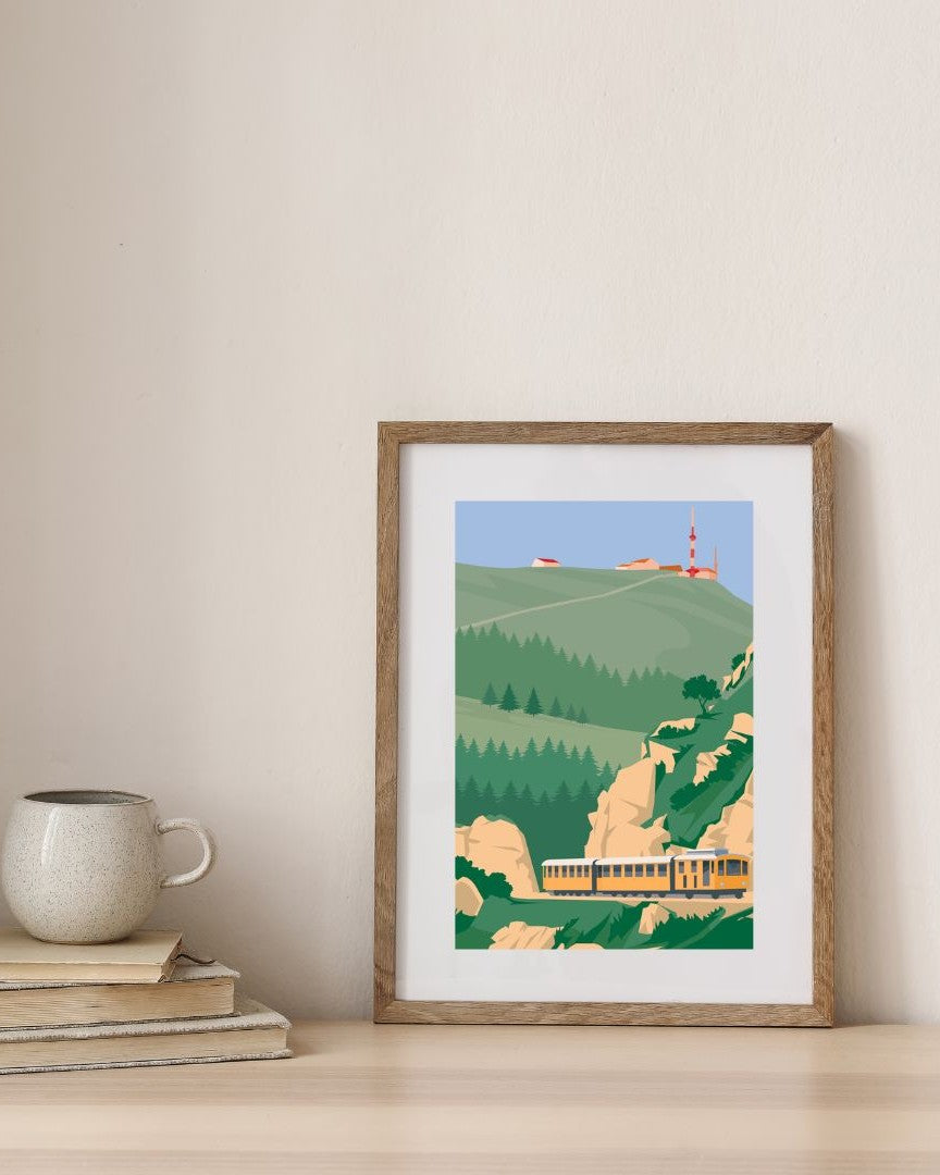 Affiche du train de la Rhune encadrée en bois, présentée dans un environnement minimaliste.