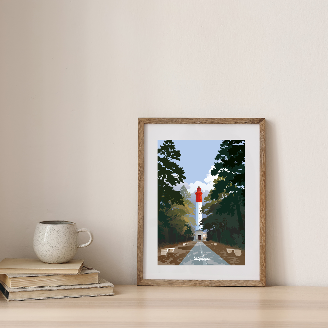 Affiche de l'entrée du Phare du Cap Ferret dans un cadre beige, exposée dans un intérieur au décor minimaliste. Décoration murale par Monsieur Biquette.