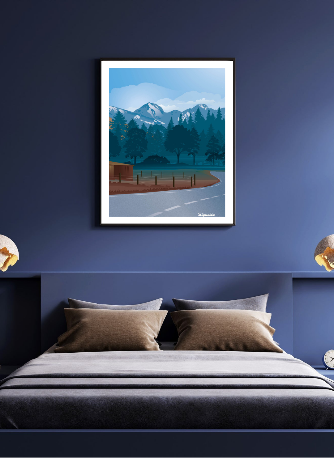 Poster de montagne Loudenvielle dans une chambre style chalet avec linge de lit en lin.